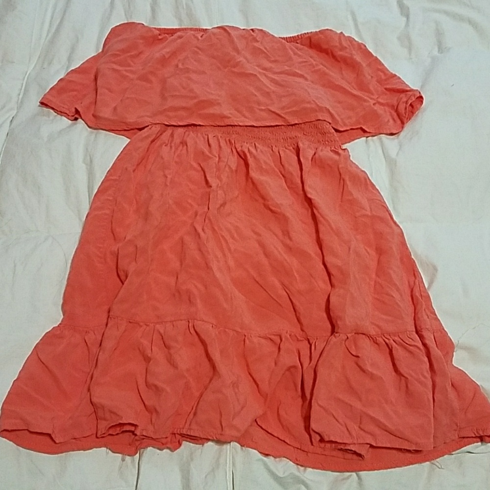 Strapless shoulder dress in salmon 😍😍😍